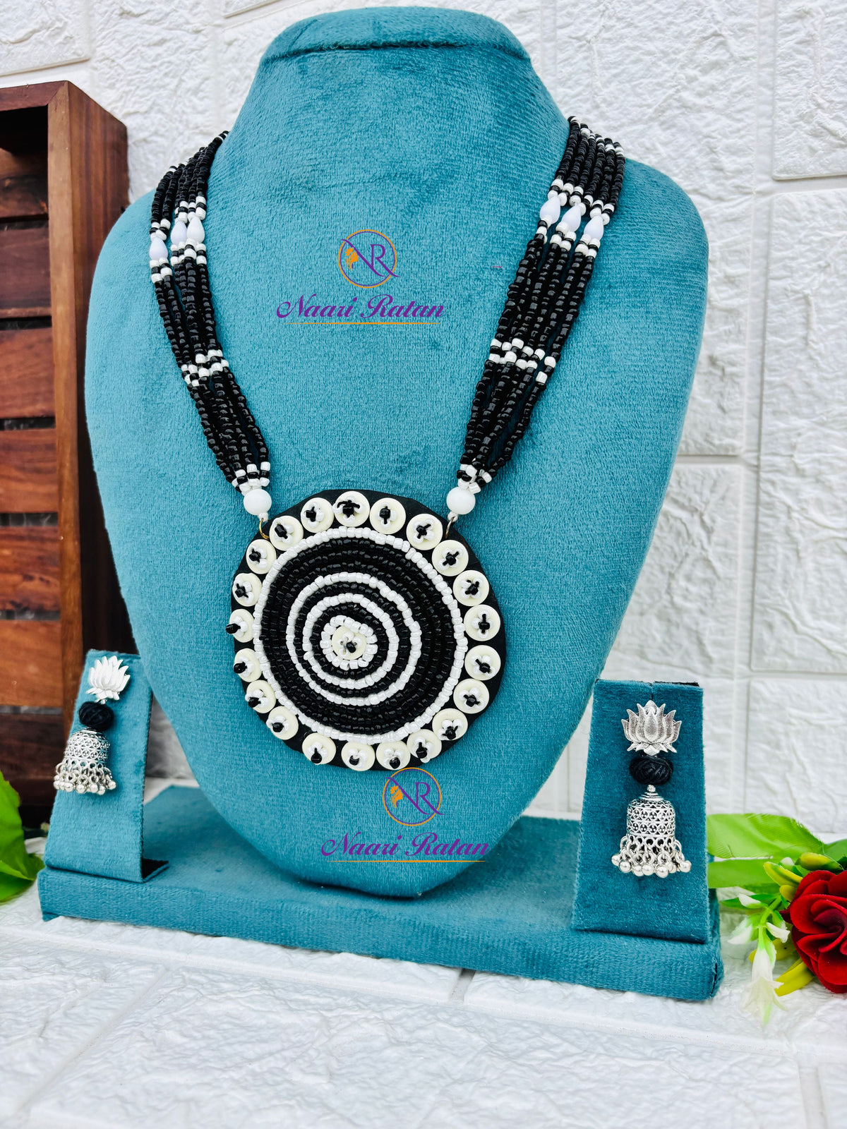 Kutchi Motira Neckpiece 02 Naari Ratan - black white beadwork necklace set side View